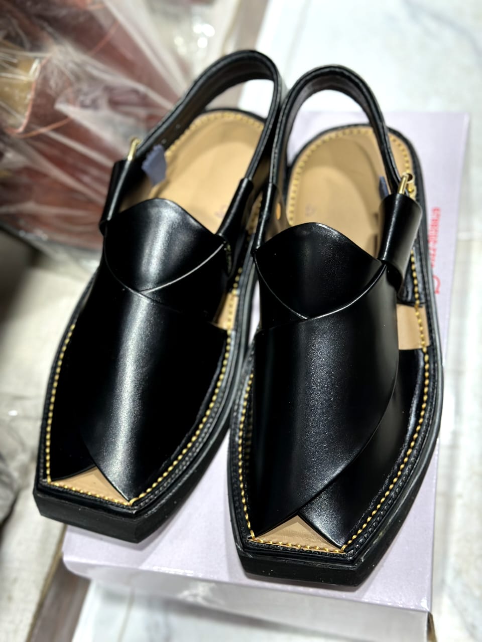 Kaptan Plain Black Chappal